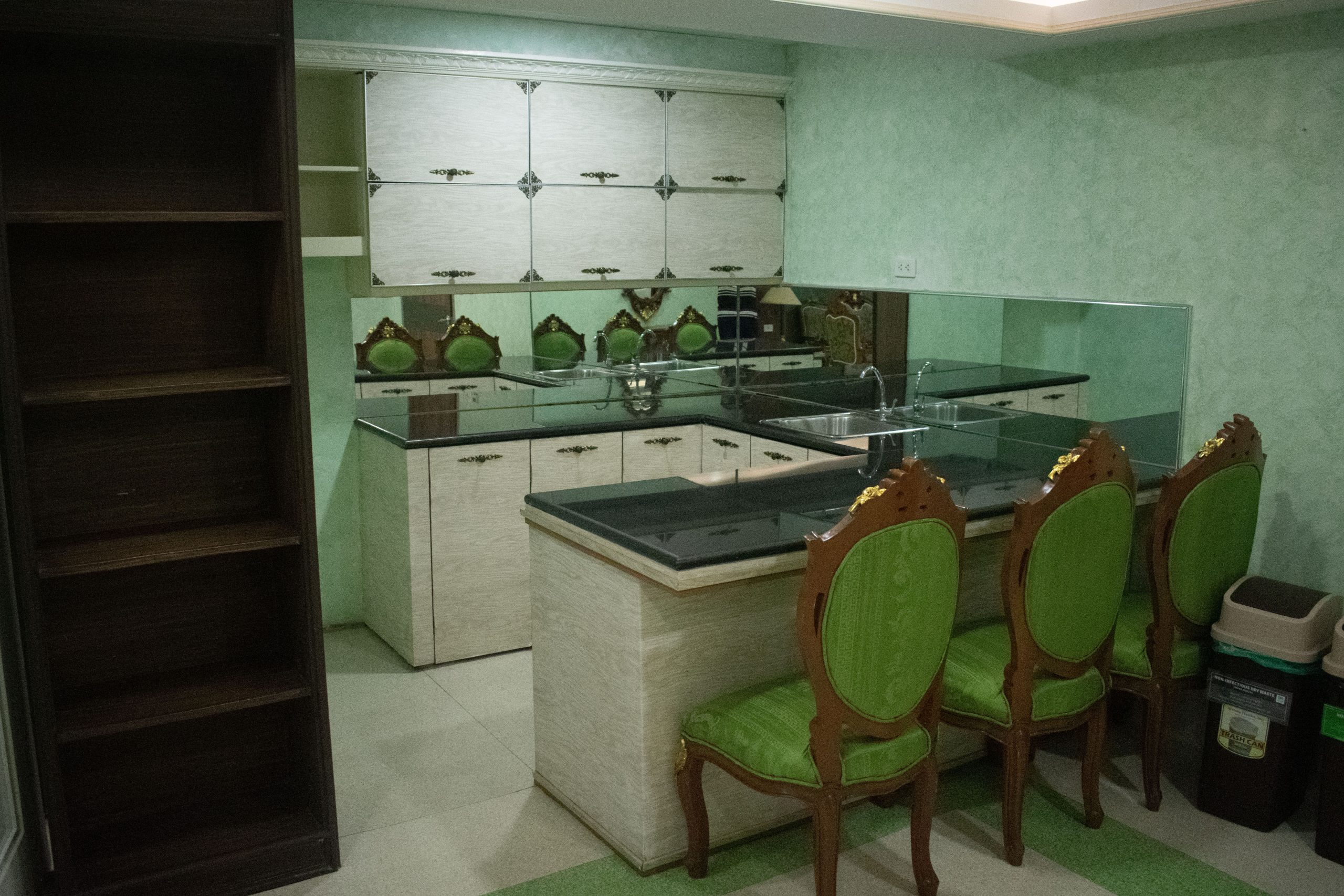 Italian-themed Executive Suite (1)