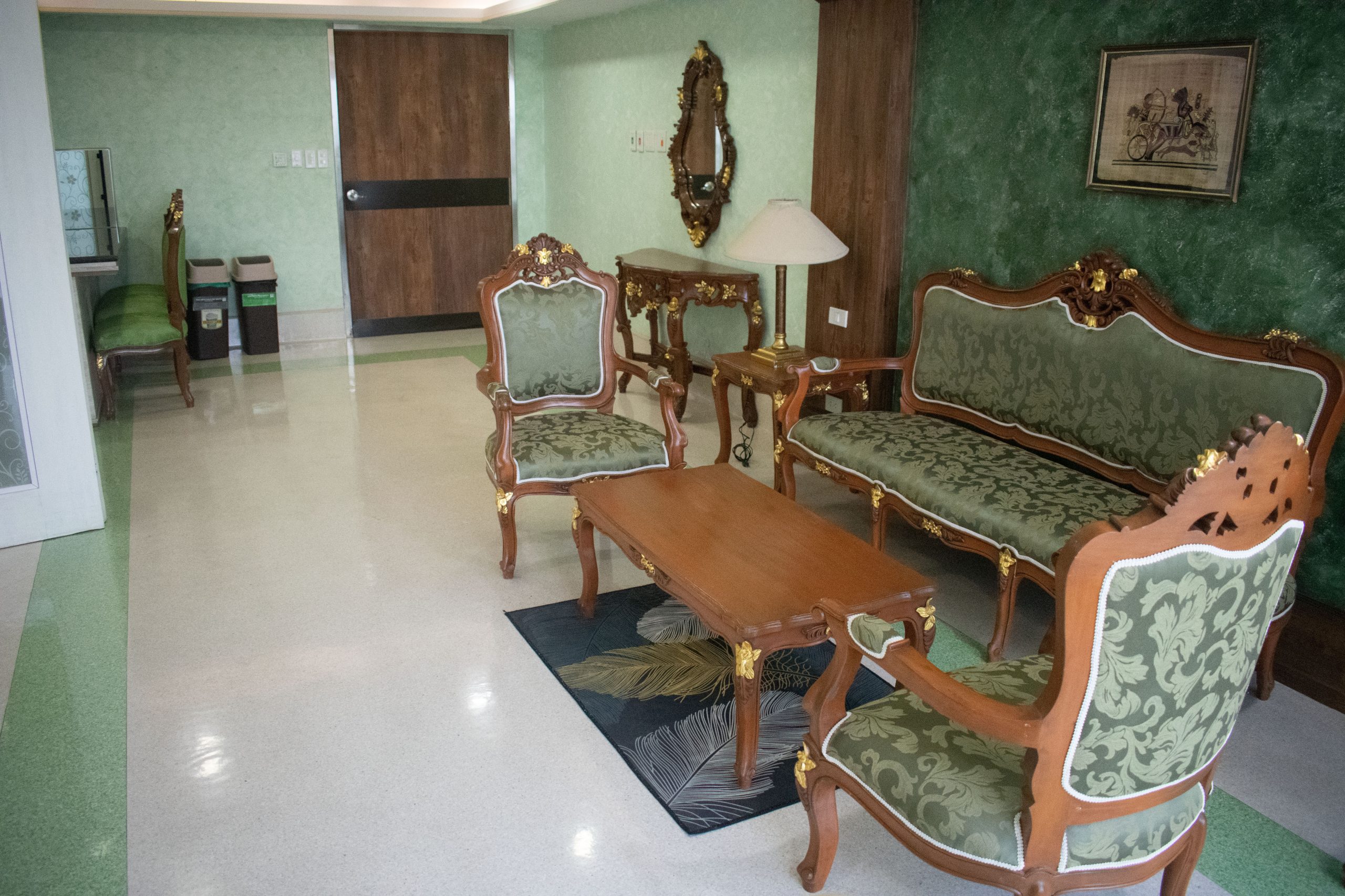 Italian-themed Executive Suite (3)