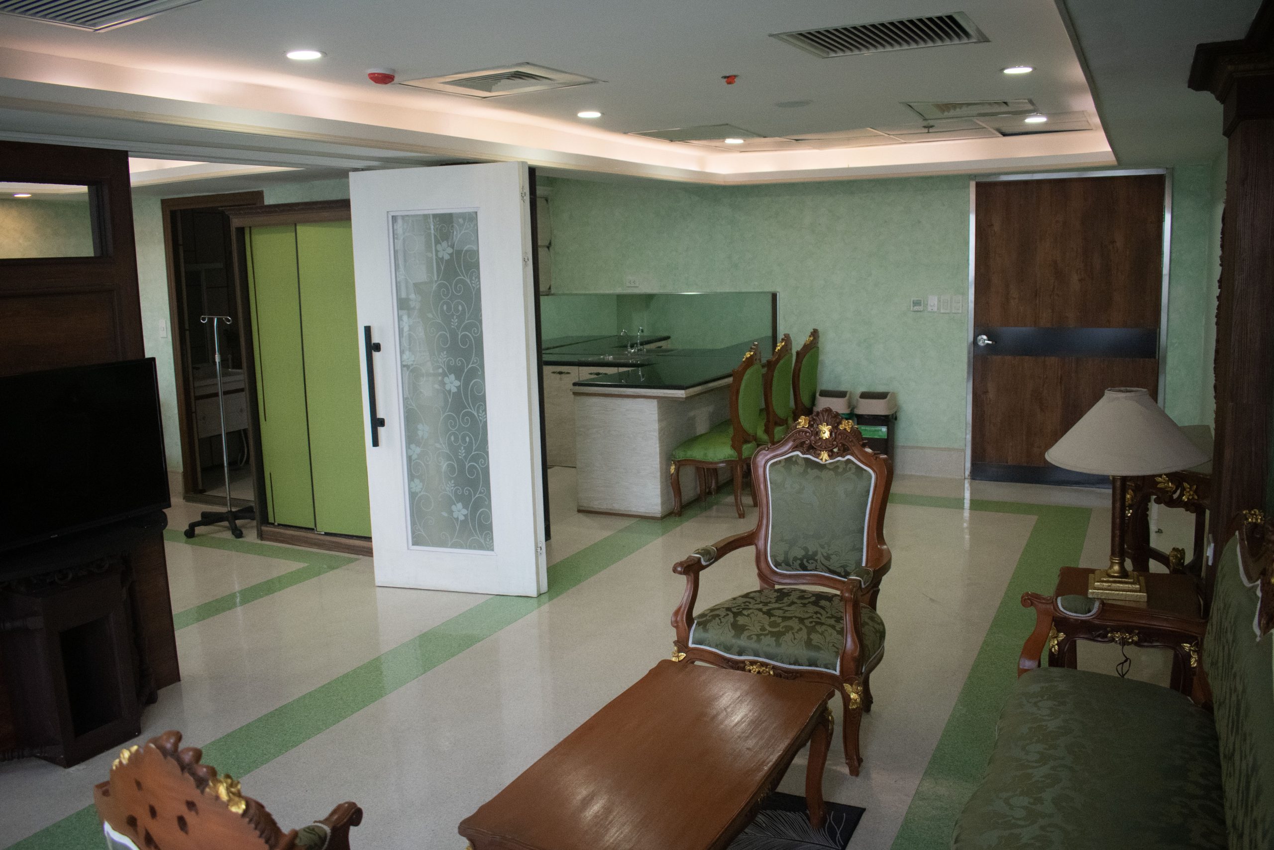 Italian-themed Executive Suite (4)